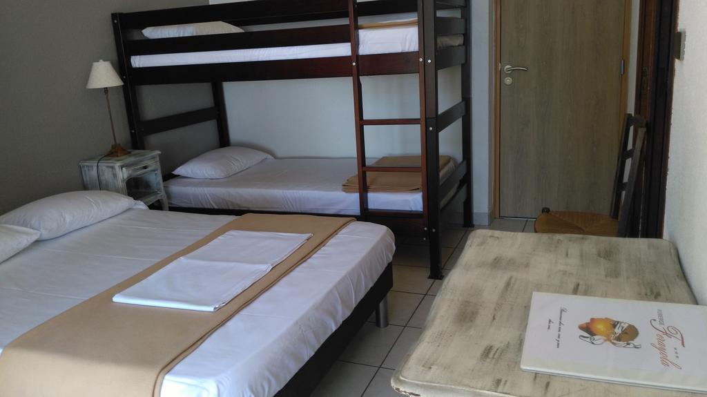 Auberge Ferayola Galeria  Rum bild